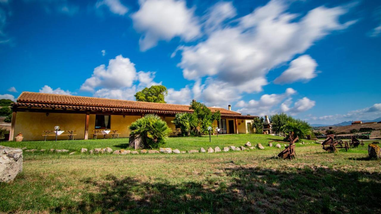 Agriturismo Carrucana Martis Bagian luar foto